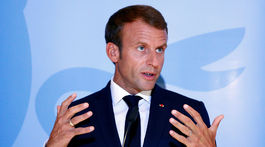 Macronov úrad odmieta špekulácie o demisii celej vlády