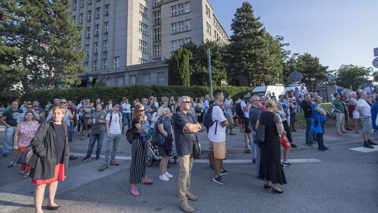 150 ľudí žiadalo v Bratislave odstúpenie Sakovej