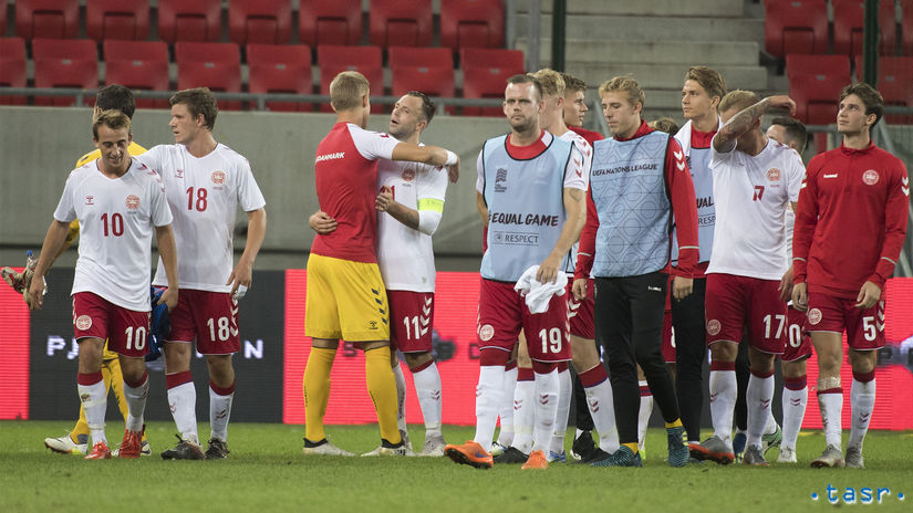 Dánski futbalisti po prehre 0:3 so Slovenskom.