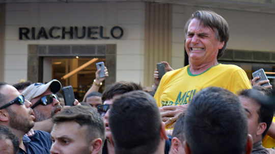 Bolsonaro je po útoku nožom v stabilizovanom stave