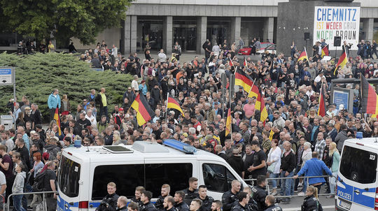Protiimigračná demonštrácia v Chemnitzi prilákala 2 300 ľudí, zvítazila ale kultúra