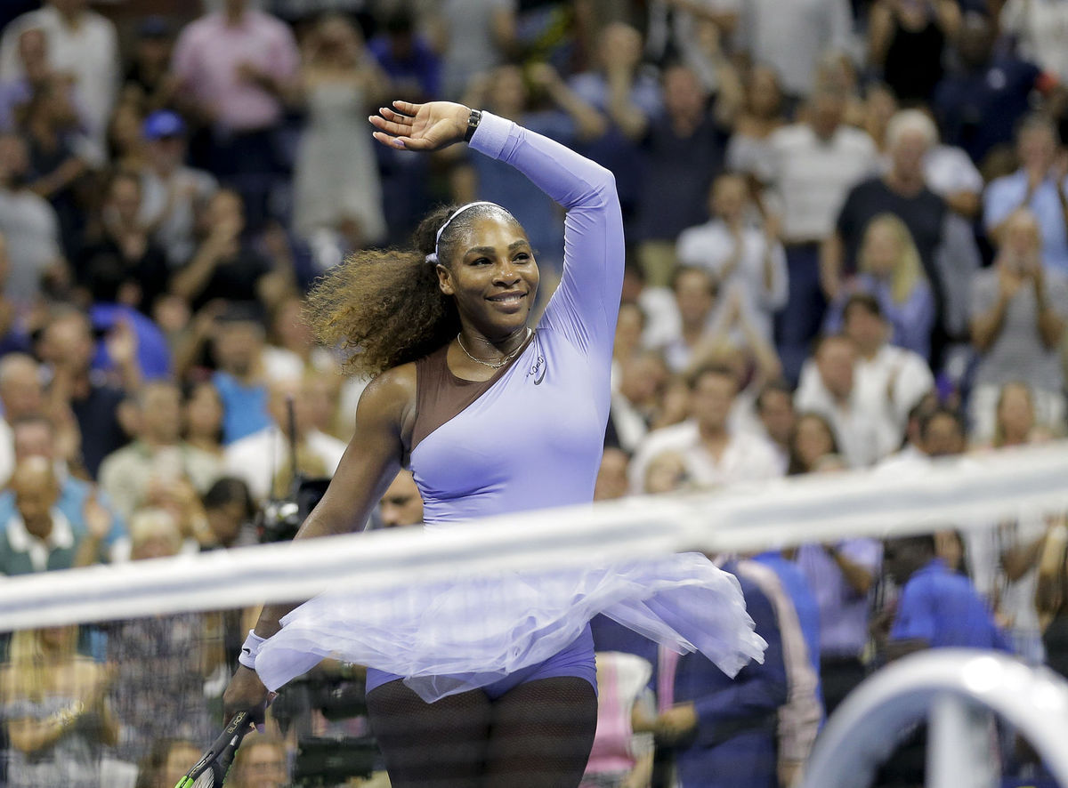 Serena Williamsová oslavuje postup do finále.