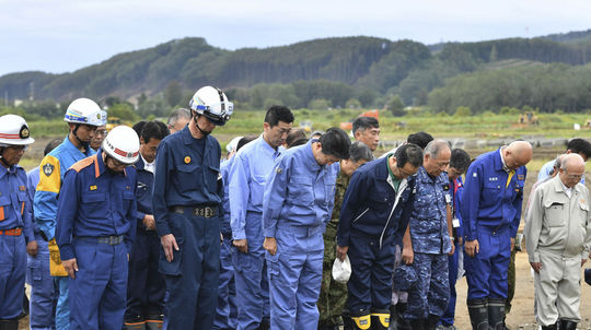 Japonský premiér Abe navštívil oblasť postihnutú zemetrasením, obetí je už 44
