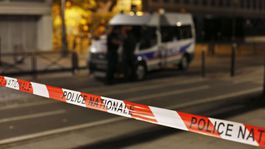 V Paríži útočil Afganec, pobodal sedem ľudí