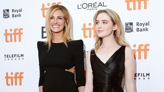 Herečka Julia Roberts (vľavo) a Kathryn Newton...