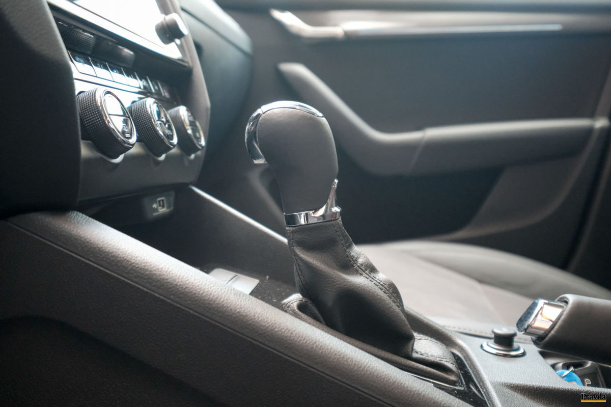 Automatická prevodovka má dve spojky a 7 stupňov.