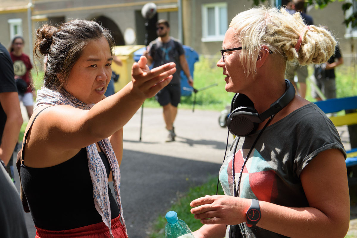 Kameramanka Jieun Yi (vľavo) s režisérkou...