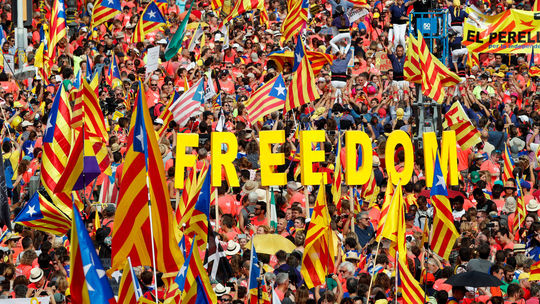 Na podporu nezávislosti Katalánska vyšiel v Barcelone do ulíc asi milión ľudí