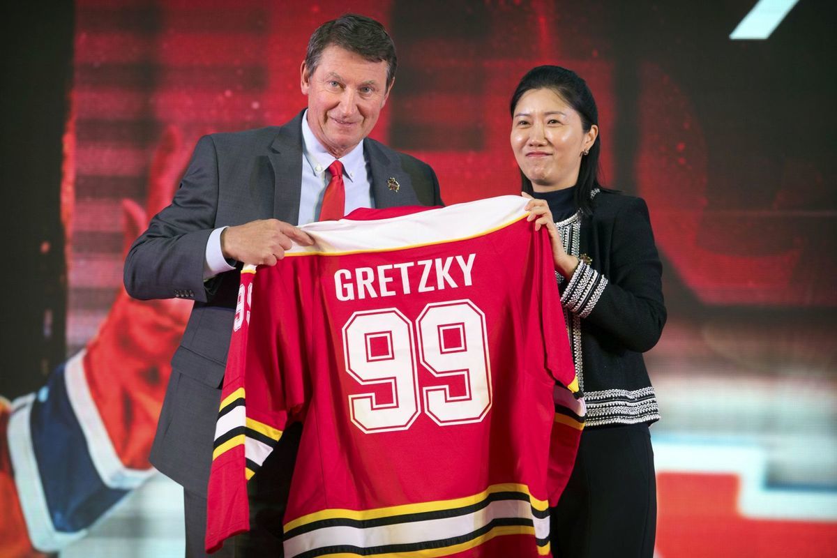 Wayne Gretzky počas návštevy Číny dostal dres...