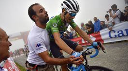 Valverde nemal deň a jeho šanca na triumf klesla. Yates ťahal tempo na špici