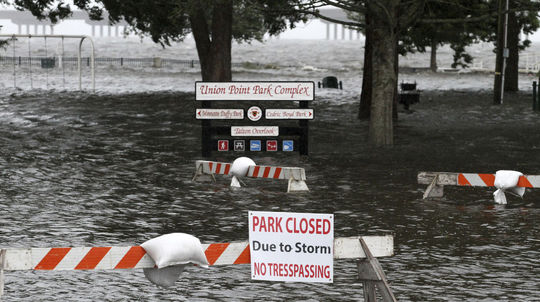 V Severnej Karolíne sa po búrke Florence pretrhla hrádza, hrozí zamorenie toxickým odpadom