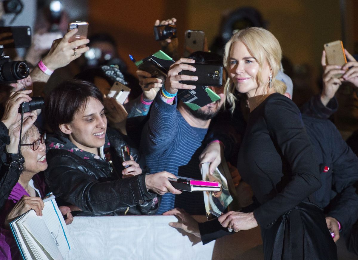 Nicole Kidman v obklopení fanúšikov v Toronte...