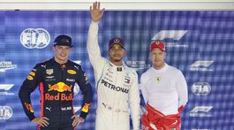 Knokaut pre Vettela. Hamilton suverénne vyhral kvalifikáciu