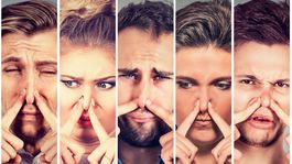 Spotené a páchnuce nohy? Ocot!