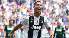 FOTO víkend: Excitovaný Ronaldo, červený Yates i hokej v Maďarsku