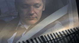 Ekvádorský prezident Moreno obvinil Assangea z koordinácie hackerov