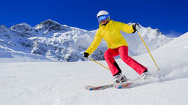 Lyžiari by sa nemali príliš spoliehať na helmy, varujú vedci