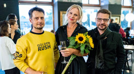 Majiteľ galérie Andrej Jaroš (vľavo), režisér Albert Vlk a Mária Miklošková. 