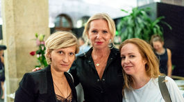 Máriu Mikloškovú (v strede) prišli podporiť aj dlhoročné kamarátky - vizážistka Katarína Kmecová (vpravo) a top kaderníčka Renáta Márová. 