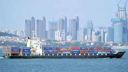 Pri brehoch Nigérie bolo unesených 11 ľudí, z toho osem Poliakov