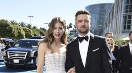 Herečka Jessica Biel a jej manžel Justin Timberlake. Biel prišla v kreácii Ralph & Russo Couture. 