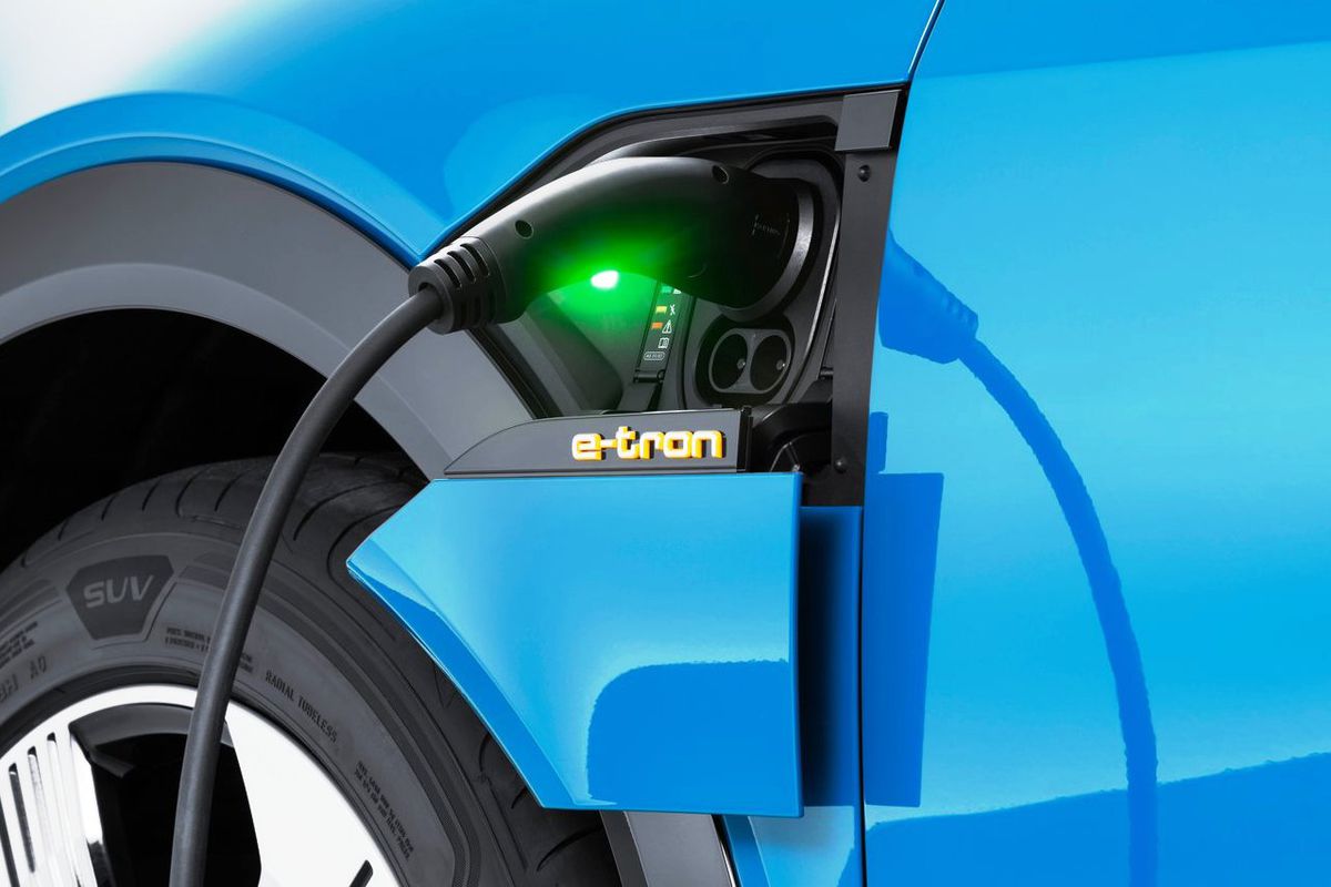 Elektrickú sústavu tvorí dvojica elektromotorov...