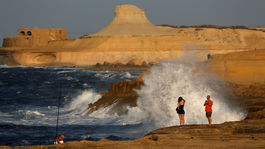 Malta, turisti, more, útesy, ostrov Gozo