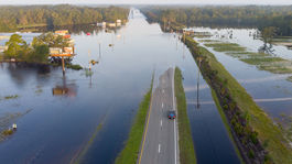 Kaliforniu sužujú záplavy, pod vodou je 2000 budov