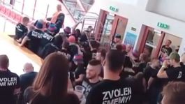 Hanba na 100 rokov! Zvolenčania tĺkli maďarských fanúšikov. Boli pri tom deti