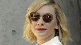 Herečka Cate Blanchett na prehliadke Giorgio Armani Jar/Leto 2019 v Miláne. 