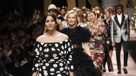 Herečka Monica Bellucci otvárala prehliadku značky Dolce & Gabbana v Miláne. 