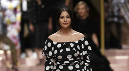 Herečka Monica Bellucci otvárala prehliadku značky Dolce & Gabbana v Miláne. 