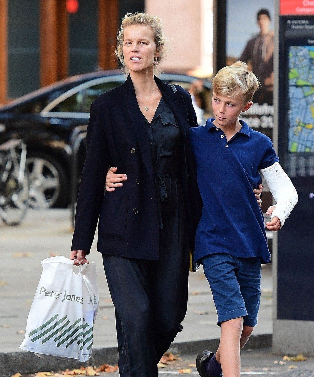 Česká modelka Eva Herzigová so synom na...