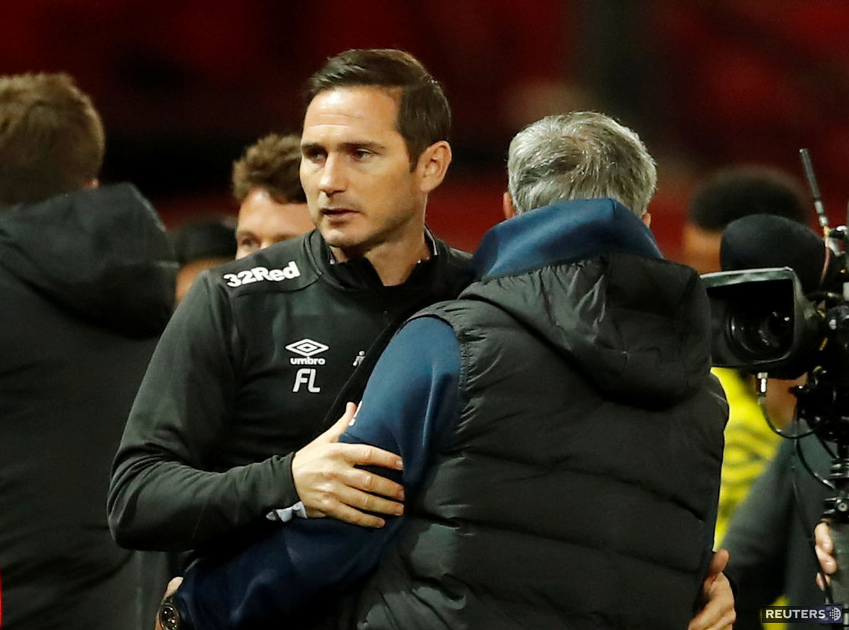 Tréner Derby County Frank Lampard a kouč...