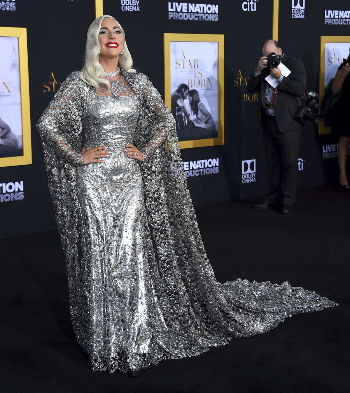 Speváčka Lady Gaga si na premiéru obliekla...