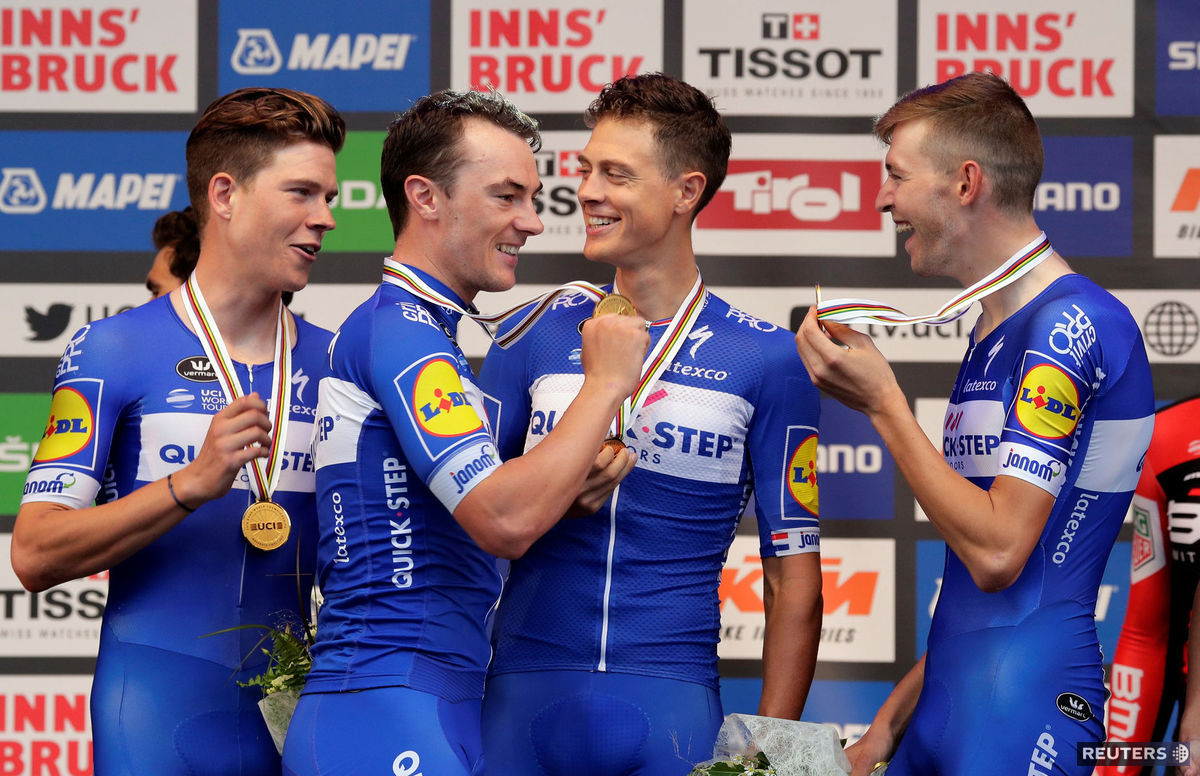 Jazdci tímu Quick-Step Floors oslavujú triumf v...
