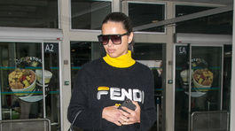 Brazílska topmodelka Adriana Lima sa objavila v kúskoch z kolekcie Fendi Mania niekoľkokrát. 