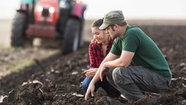 Užívanie náhradných pozemkov sa farmárom zjednoduší