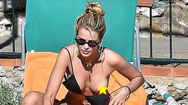 Prsník vonku, paparazzovia v pozore! Brazílska gazela odhalila priveľa