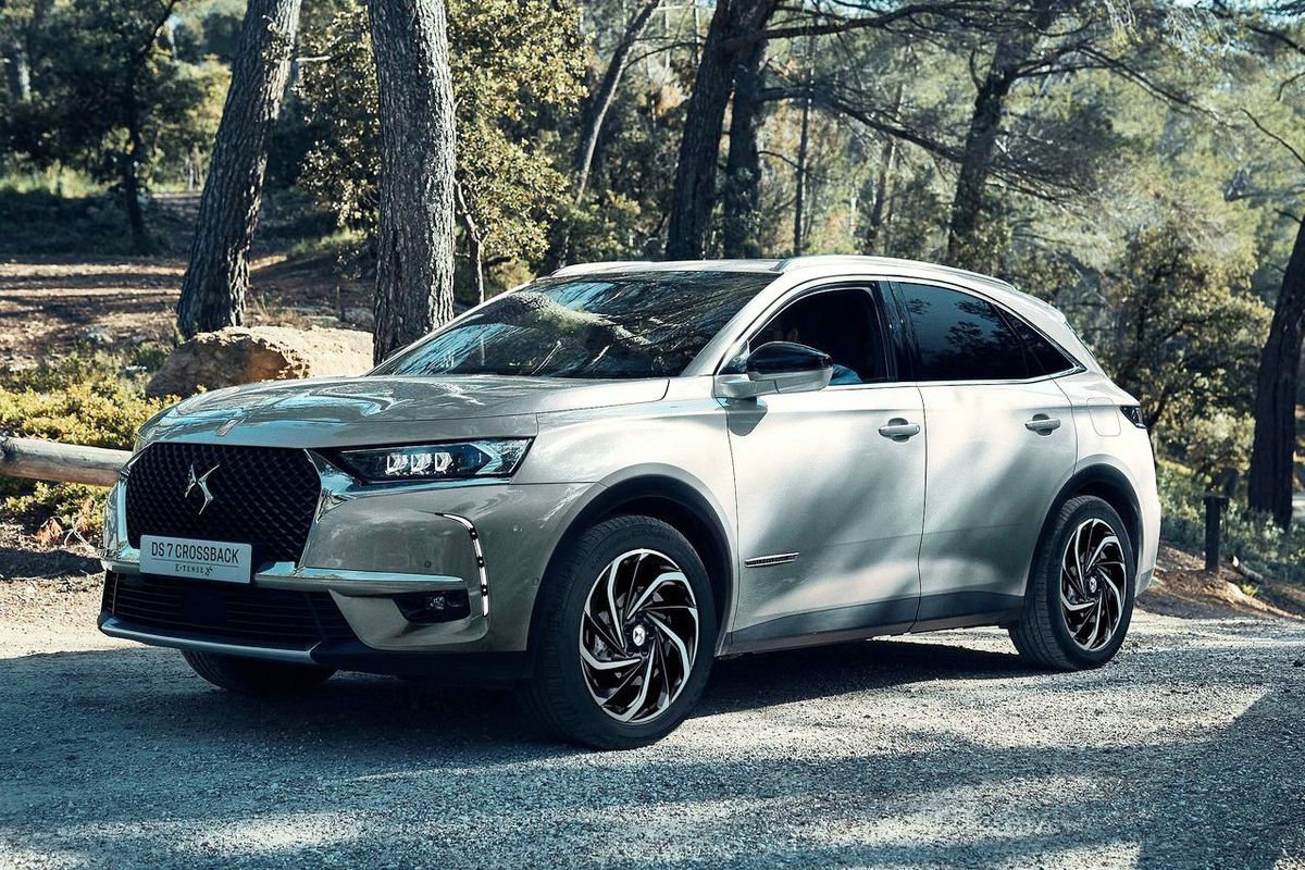 Svalnatý dizajn odľahčuje „diamantová“ predná...