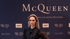 Veronika Vágner Husárová na premiére dokumentu McQueen. 
