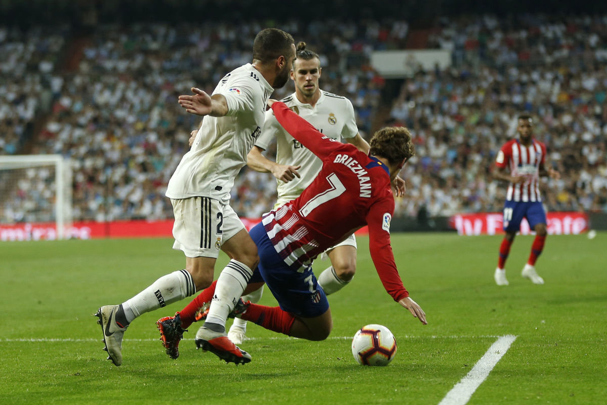 Hviezda Atlética Madrid Antoine Griezmann padá...