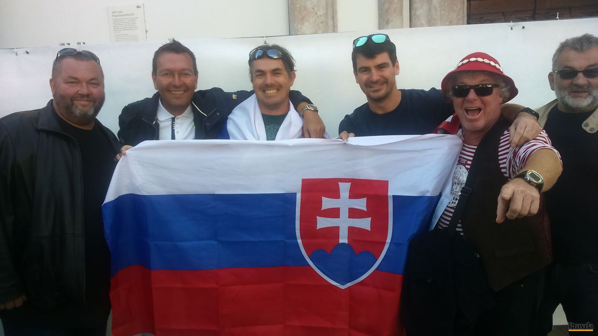 Skupina slovenských fanúšikov v Innsbrucku....