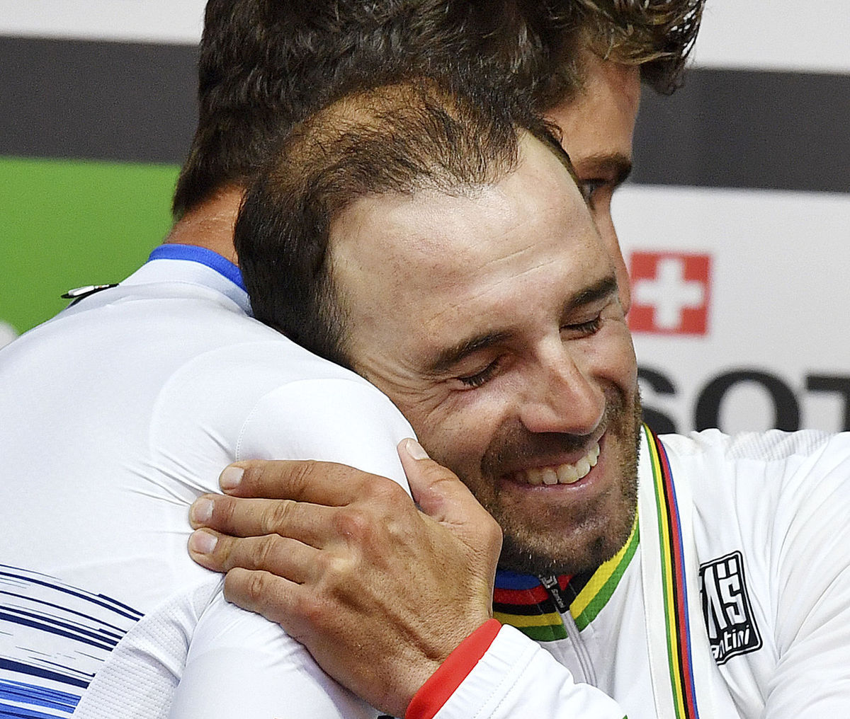 Peter Sagan gratuluje Španielovi Alejandrovi...