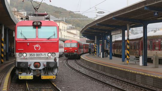 Za Trenčianskou Teplou zrazil vlak človeka, mešká aj IC vlak do Košíc