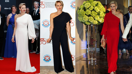 Jedno rameno zvodne odhaliť! Kňažná Charlene miluje asymetrické šaty