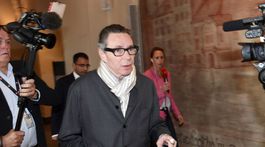 Francúza zapleteného do škandálu okolo nobeloviek odsúdili na 2 roky