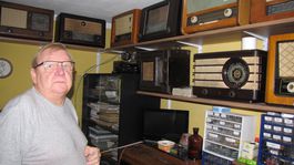 Penziu trávi opravou starých rádií, robí viac než keď bol zamestnaný