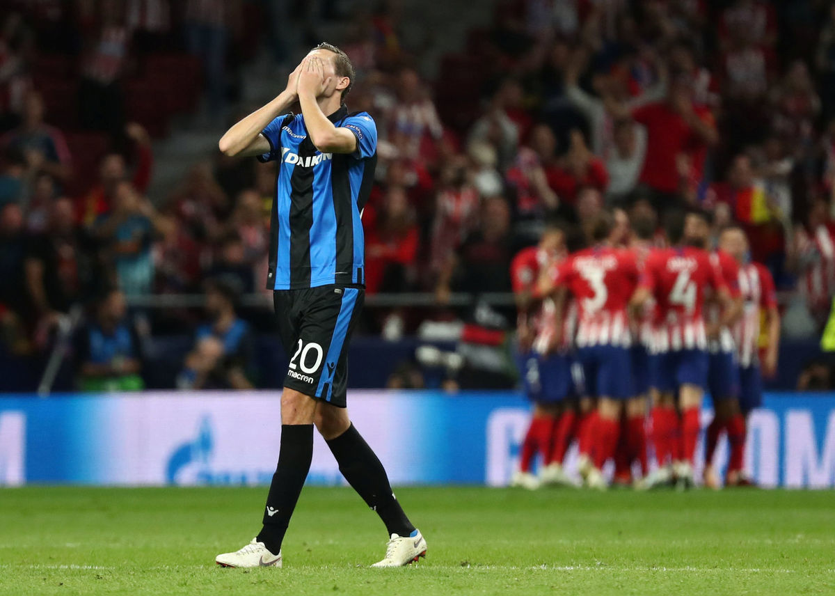 Sklamý Hans Vanaken z FC Bruggy a oslavujúci...