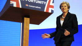 Mayová pritancovala pred konzervatívcov v rytme skupiny ABBA